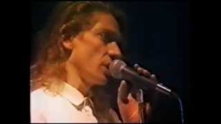 VIRUS ¿QUE HAGO EN MANILA? ESTADIO OBRAS 20 DE NOVIEMBRE DE1987 chords