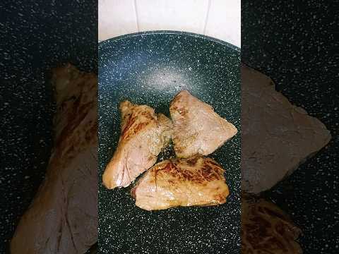 жарю раунд стейк