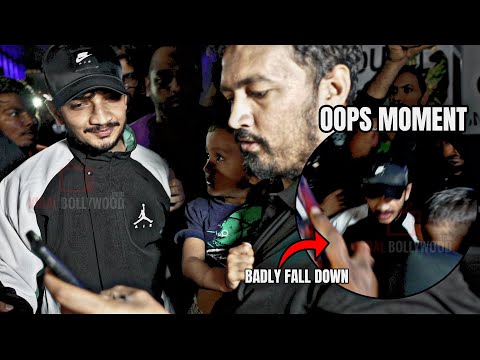 Bigg Boss 17 winner Munawar Faruqui Badly Fell Down in Public | लोग ने लगाया Dongri के नारे