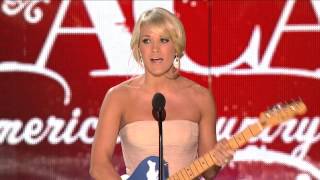 Carrie Underwood LOL moment