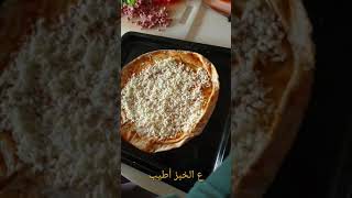 فيديو من منزل الفنان قصي_قدسية و هو عم يحضر البيتزا الخاصة للي بيحبها? ❤
