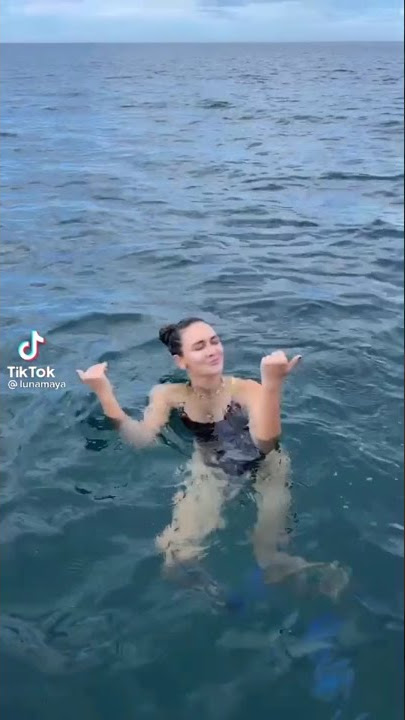 sexy nya, luna maya joget tik tok pake bikini.