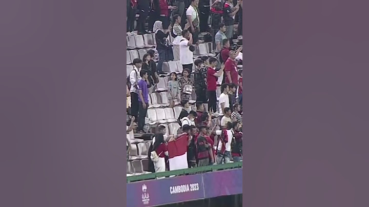 LAGU KEBANGSAAN INDONESIA RAYA BERKUMANDANG DI PENYERAHAN MENDALI EMAS CABANG SEPAK BOLA