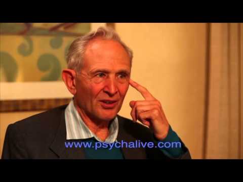 Dr. Peter Levine discussses the Somatic Experiencing Approach in a group setting