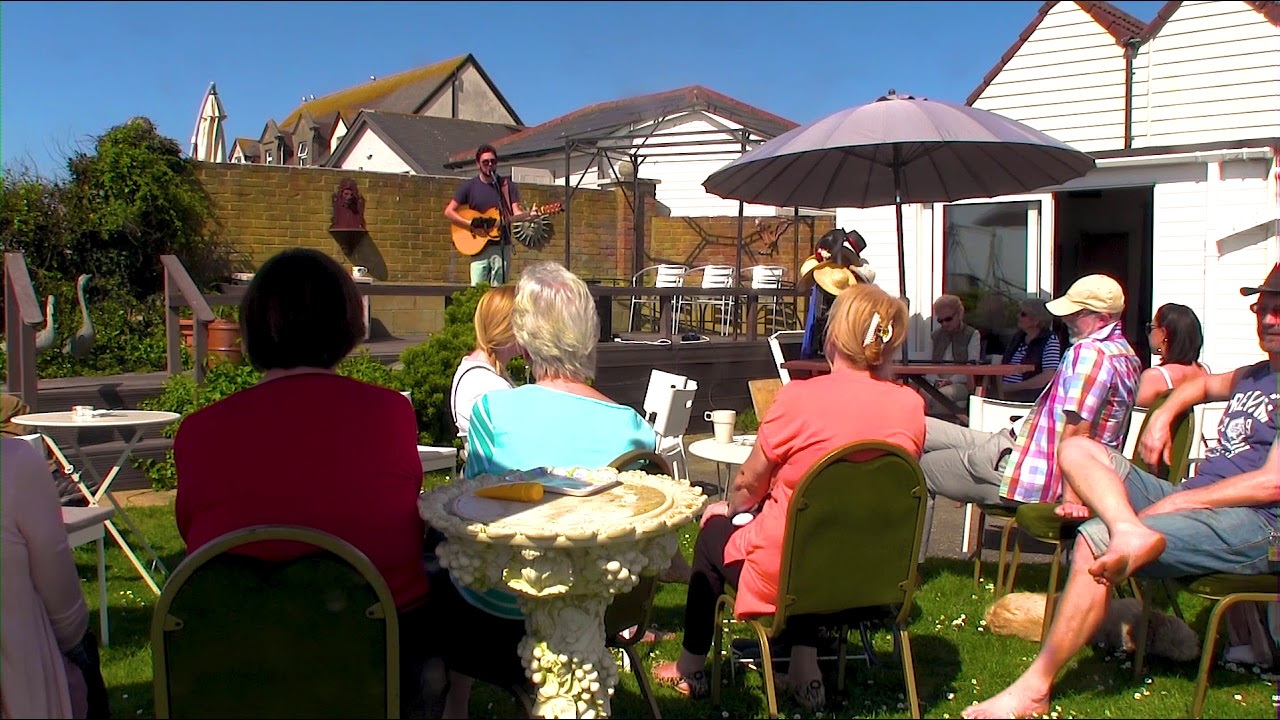 Lady Gypsy live (David Brent/Ricky Gervais cover) by Paul Denson YouTube