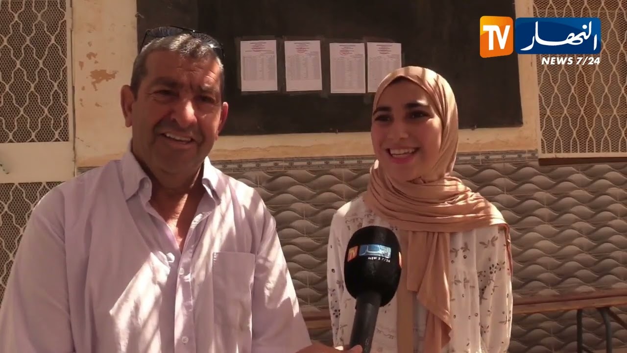 غرداية / فرحة عارمة لرحمة بوهيشة ووالدها بعد نجاحها في شهادة التعليم المتوسط بمعدل 17٫10