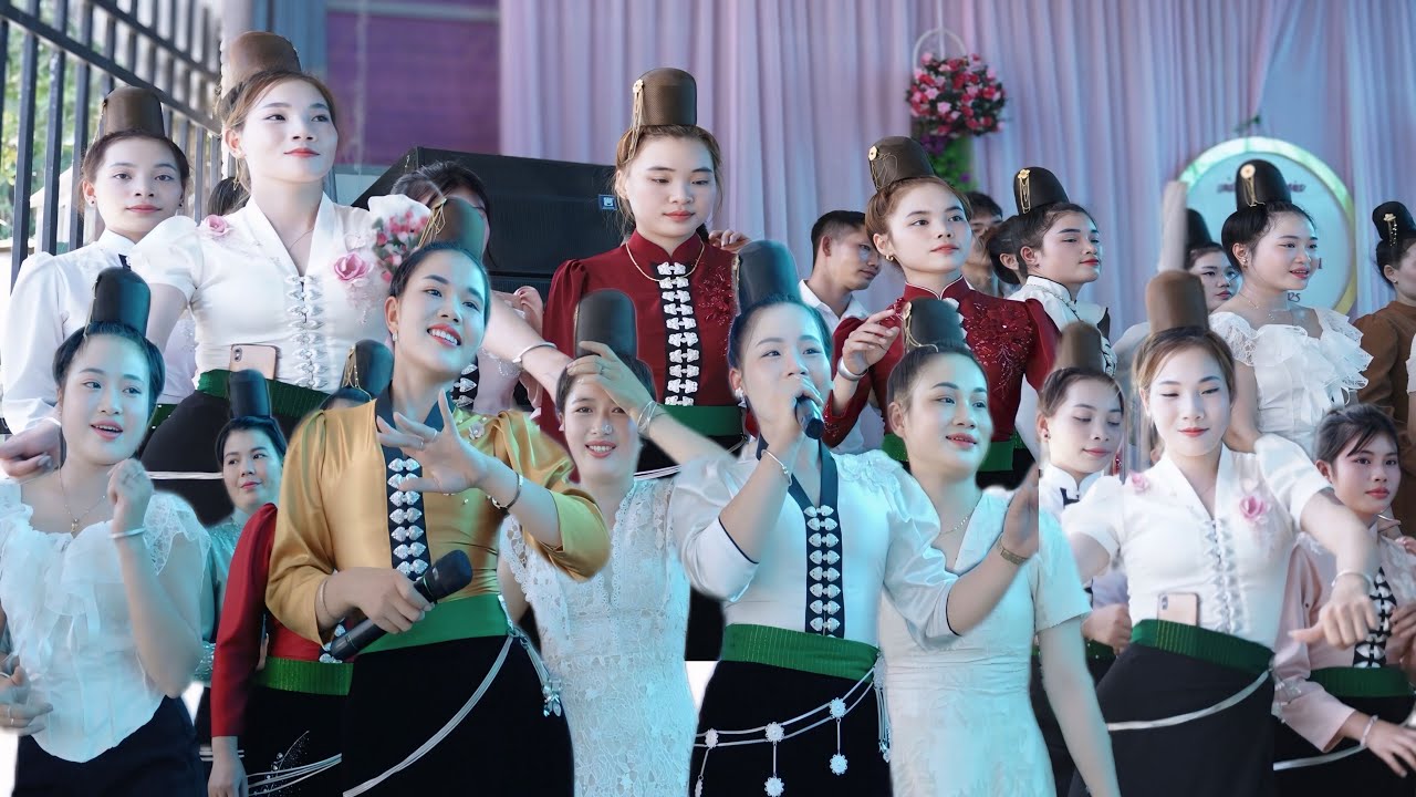 CHỊ EM QUẨY NHIỆT TÌNH MỪNG NHÀ MỚI GD ÔNG BÀ TAN ĐỈNH BẢN DÔM XÃ NẬM LẦU.T SƠN LA