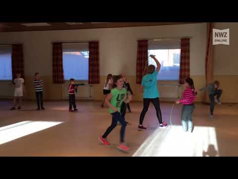 „Skipping Hearts“ besucht Grundschule Neuscharrel