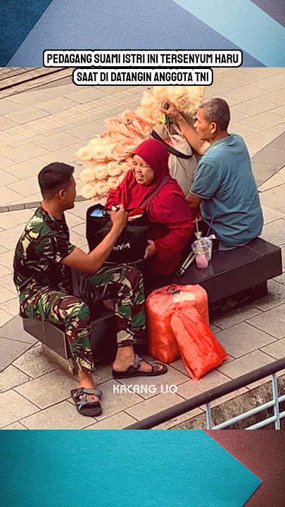 The actions of this TNI member are touching #viralshort #soldier #TNI #bravotni #TNIdihatirakyat ...