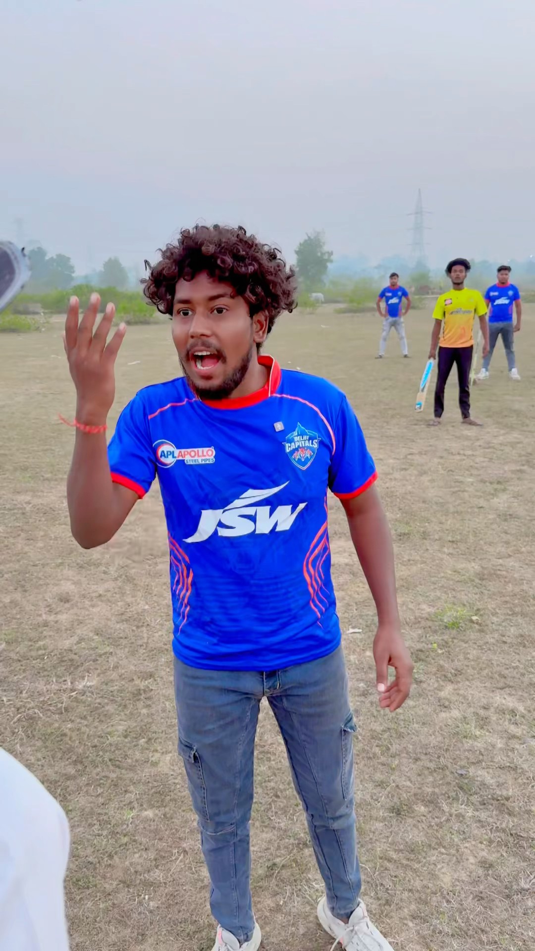 OUT है ?? #comedy #realfools #vikramcomedyvideo #vikramfunnyvideo #cricket #memes
