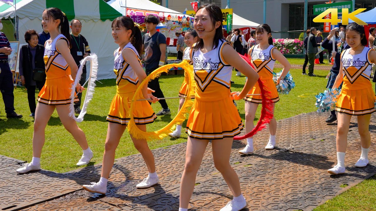 4Kチア] 地域まつりでのパレードに参加する地元の中学・高校のバトン部