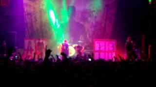 A Day To Remember - Dead and Buried (Live)
