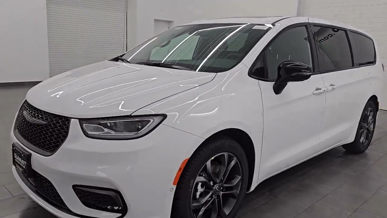 2026 Chrysler Pacifica Select Bright White Clearcoat New. walk around for sale in Fond Du Lac, Wisco