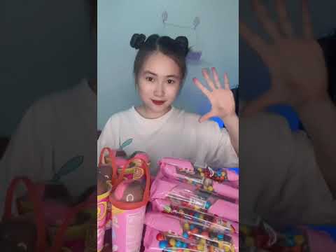 Video Ăn Kẹo Quy Que Chấm Kem/Ăn Viên SoCoLa hình cái gậy... - youtube