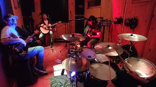 Ensayo Vela The Satellites . Lejos De Mi