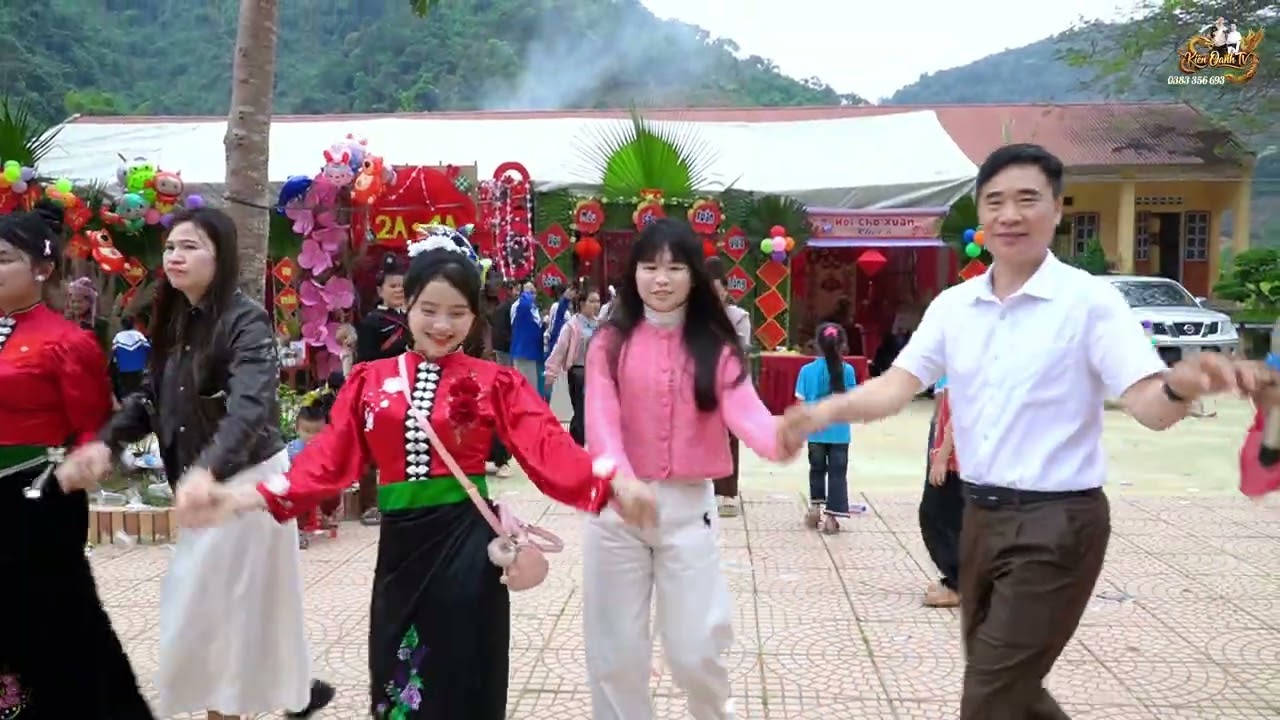 Múa xòe siêu chất - Hoạt động trải nhiệm xuân gắn kết tết yêu thương - Trường TH&THCS chiềng ve