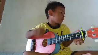 Rafa belajar main gitar dan bernyanyi