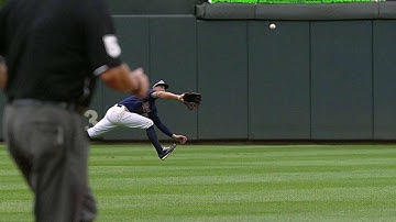 CLE@MIN: Schafer recovers to make a diving grab