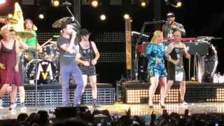 Maroon 5 featuring Kelly Clarkson  Moves Like Jagger  and pranked by Kelly's band