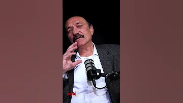بكاء الاعلامي شكري زين العابدين عند تذكر زملائه 