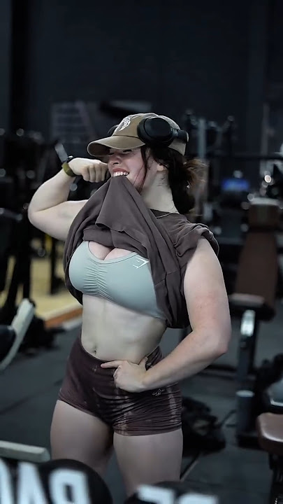 This Muscle Mommy Looks So Iconic 😍 #explore #motivation #weeklyworkout #crossfit #fitness #gym