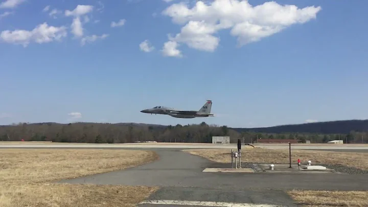 2 F-15 Eagle unrestricted climbs