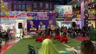 Lomba tari ciek duo tigo di transmart padang