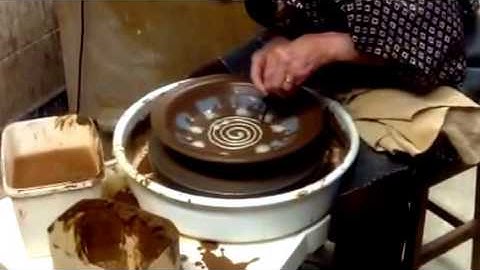 Shirley Rosemeyer:Pottery: Slip Trailing