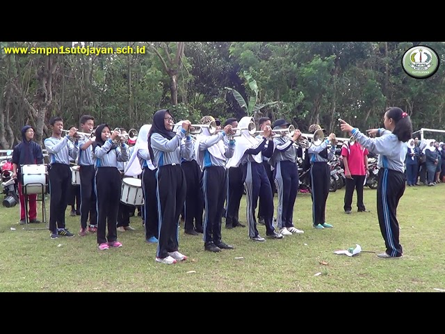 TANDA KEBESARAN BUKA KORSIK SMPN 1 SUTOJAYAN SESI LATIHAN UPACARA HUT RI 72 class=