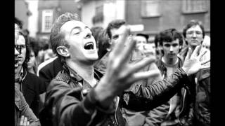 The Clash mk II audio busking + radio interview 1985