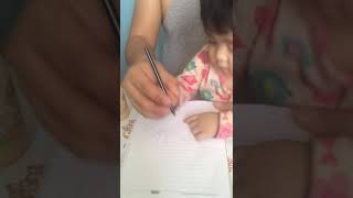 Маленькая моя внучка ручкой пробует что-то написать 😘😘😘