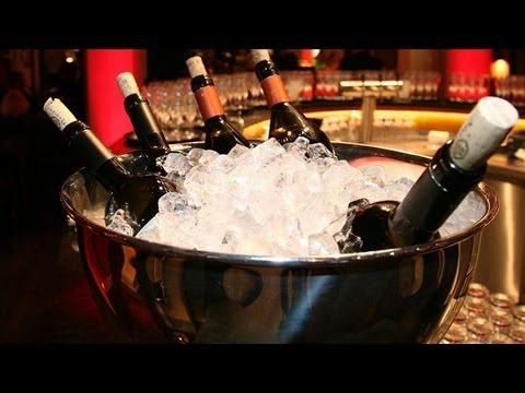 Video: Moet je witte wijn koud drinken?