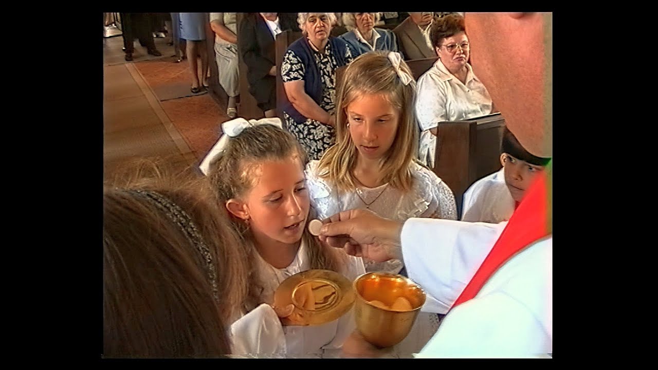 Marcali 1995 Első áldozás a  Boldog Gizella templomban / Élő János 06 30 328 3860/