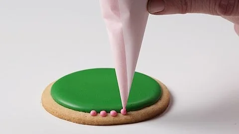 How to Make Royal Icing (Plus, Coloring and Consis...