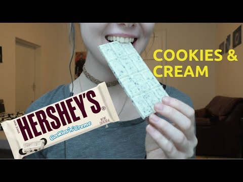 🍪🍫EATING A WHOLE HERSHEYS COOKIES 'N' CREAM CHOCOLATE BAR *crunchy ASMR sounds*