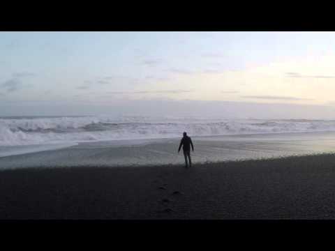 Dangerous Sneaker Waves in Vik, Iceland - Reynisfjara Beach  @splitplug