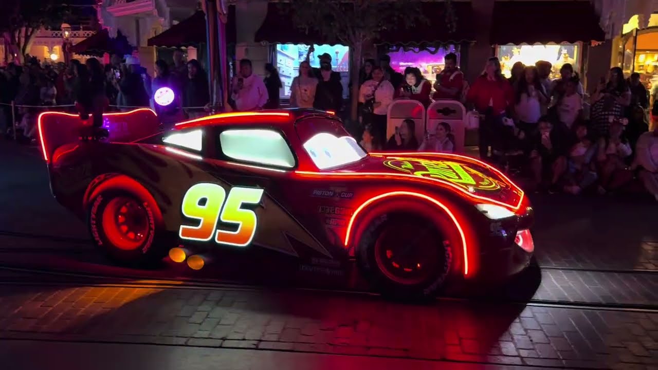2025 RETURN PAINT THE NIGHT PARADE AT DISNEYLAND 70th ANNIVERSARY CELEBRATION FROM MAIN STREET (HD)