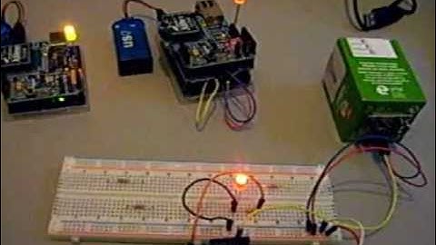 05 iPLIC project - Assembly with 3 Arduino, 3 XBee, 3 LED, 1 R220  and 1 PIR sensor