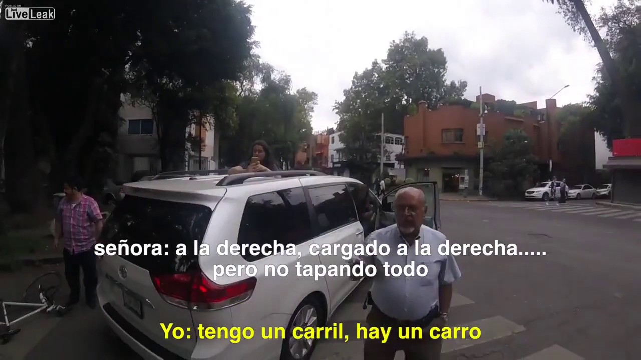 Absolutely CRAZY Road Rage Fight in Mexico city - YouTube