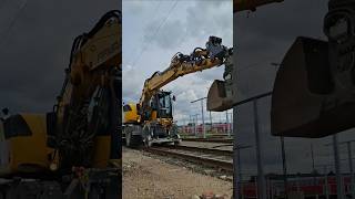 Wie entspannent sieht das bitte aus?  👌🏻🔥😎#Baustelle #spotting #Bagger #Liebherr #Gleisbau