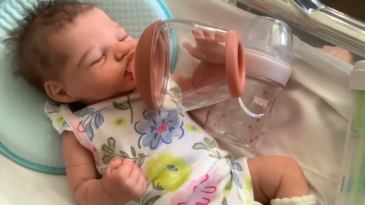 Izzy Zhou “Lelou” Emulait nursing bottle deal 😜