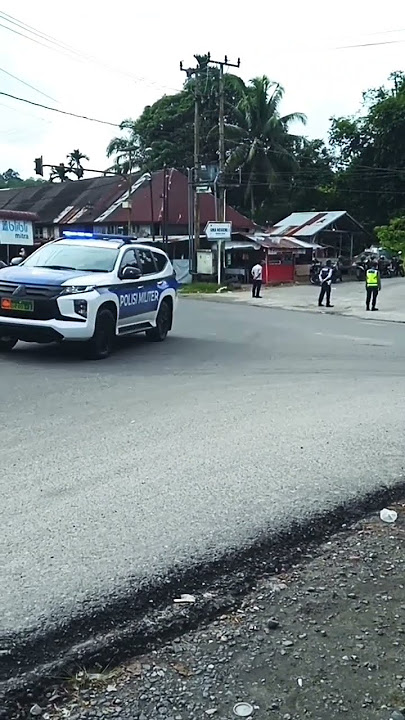 Iring iringan rombongan Presiden RI menuju lokasi bencana di Sumbar via Malalak,simpqng Koto Mambang