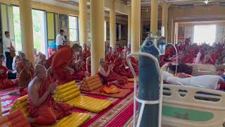 ធ្វើបទនមស្ការព្រះរតនត្រ័យប្រគេនព្រះមេគណខេត្តកំពុងតែមានព្រះរោគាពាធ