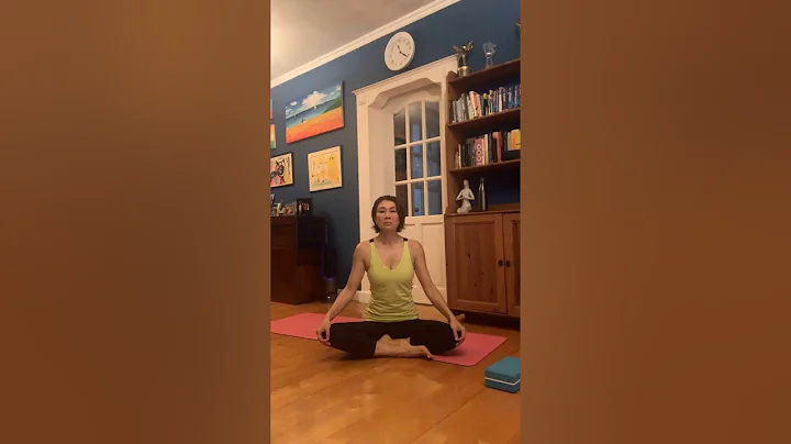 Vinyasa 1 (Level 1) - Almen Wong on 17 April [Live...