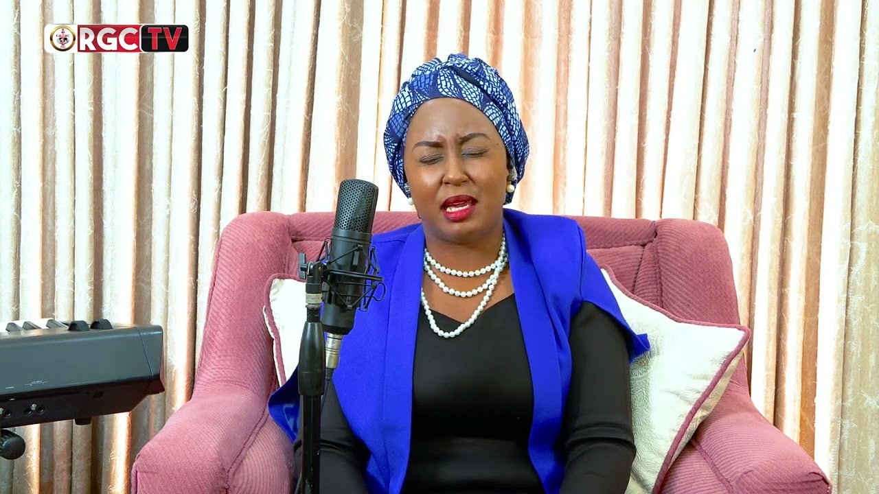 A Final Moment of Surrender | Spontaneous Worship with Leah Kioko