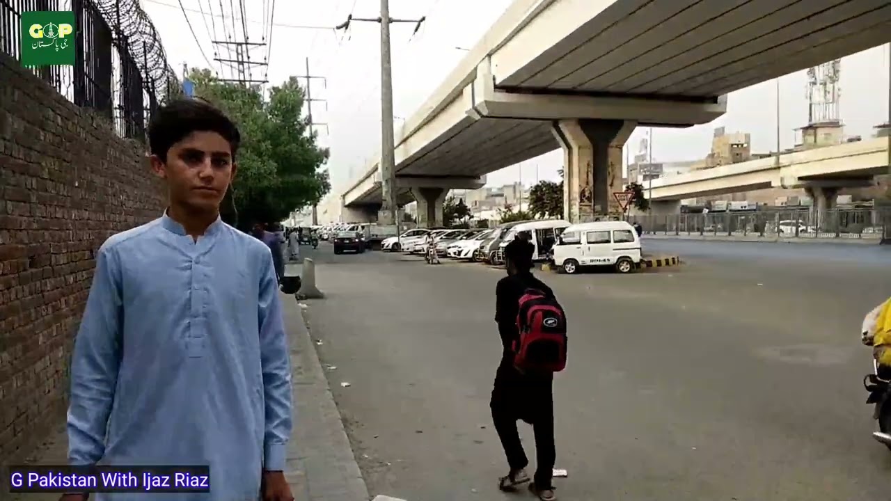 Pathan Bhai selling Peshawari Qehwa | Green Tea | Street Food Lahore G Pakistan