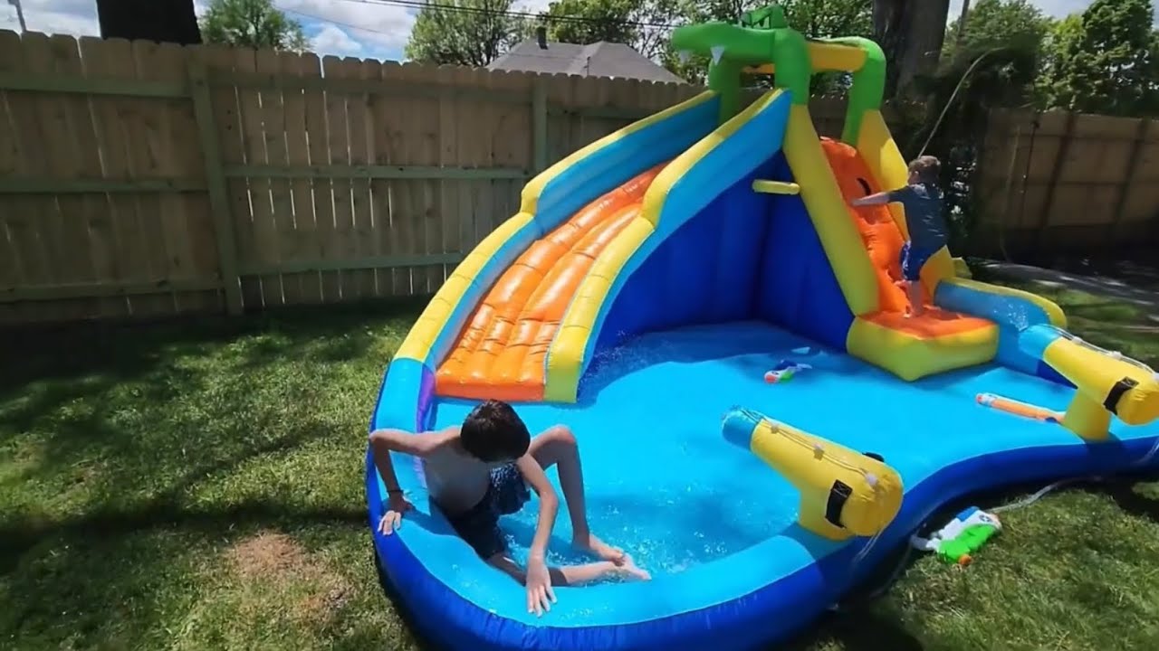 AKEYDIY Inflatable Water Slide, 8 in 1 Outdoor Inflatable Water Park with Climbing, Basketball Rim