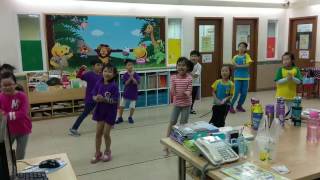 1051123  何嘉仁sing n' dance 團體練習