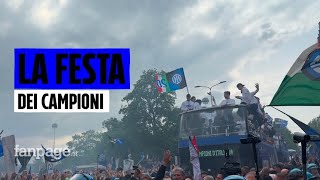 Delirio a Milano per la festa scudetto dell'Inter con il pullman scoperto tra migliaia di tifosi