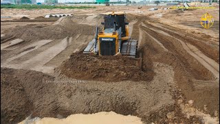 Giant bulldozers in action - Shantui Bulldozer pushing sand - bulldozer clearing land